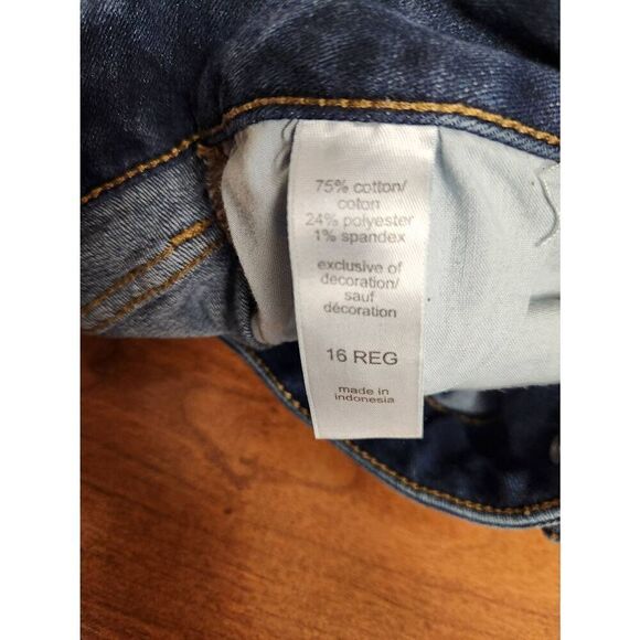 Maurices 16 Regular blue denim shorts. Measures approx 36 waist, 8 inseam and 10 - Picture 5 of 6